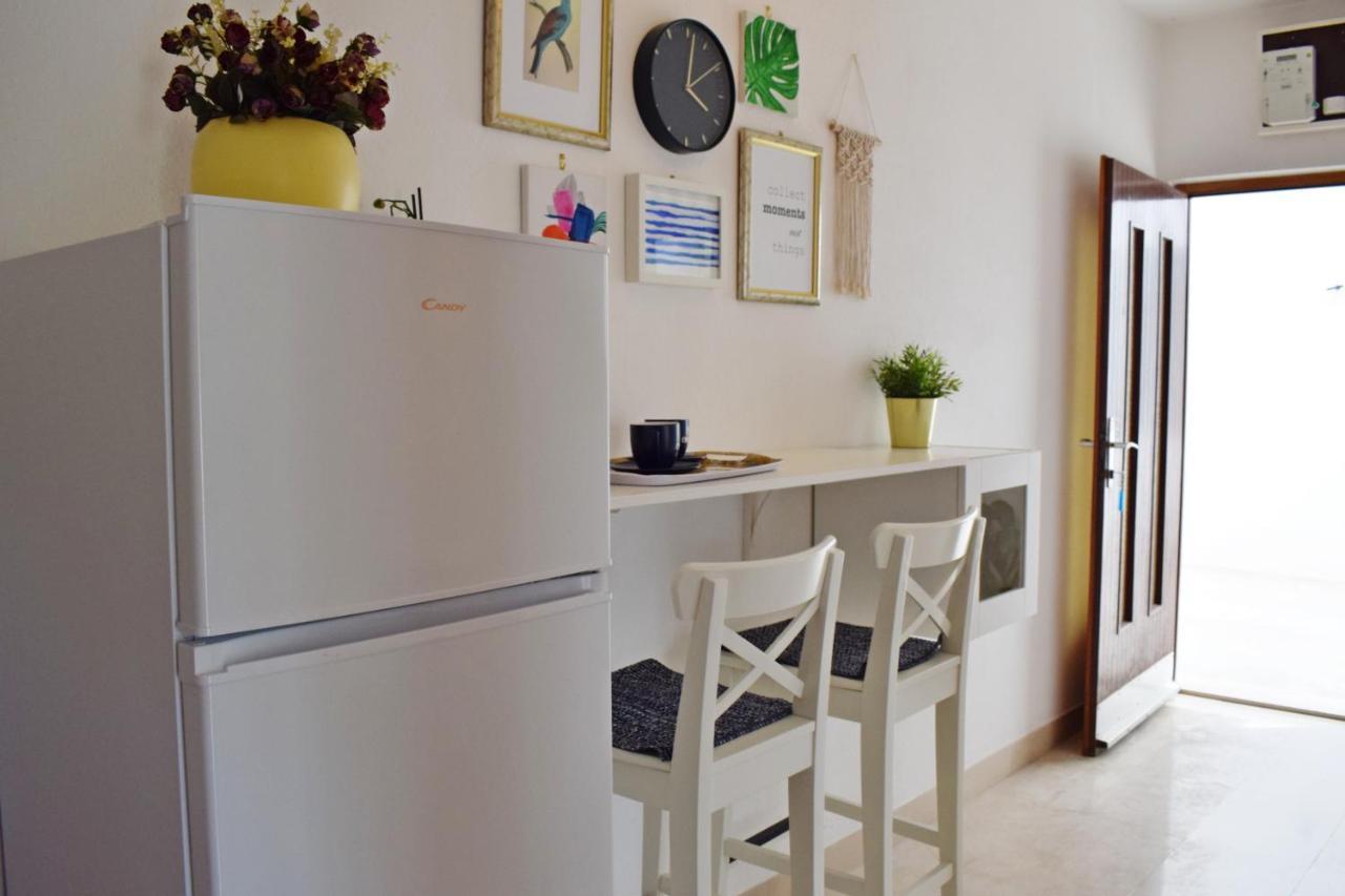 Appartement Close To Center, Quiet, With Parking *