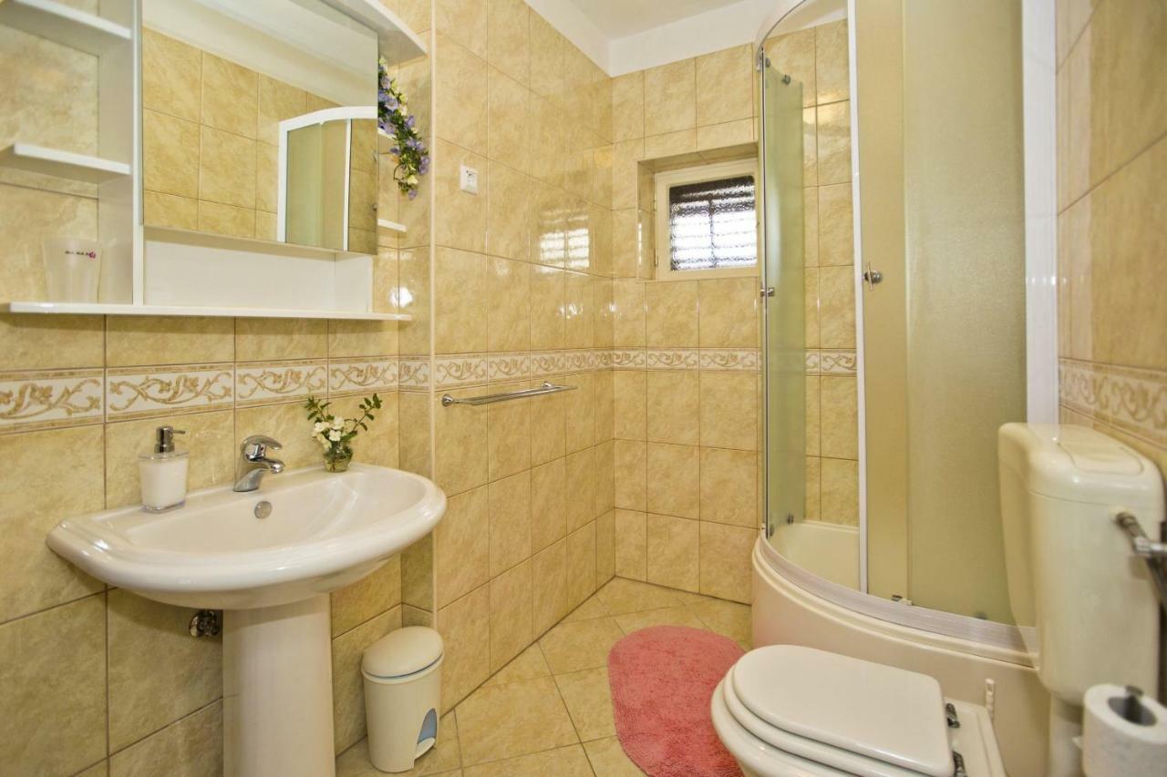Appartement Close To Center, Quiet, With Parking