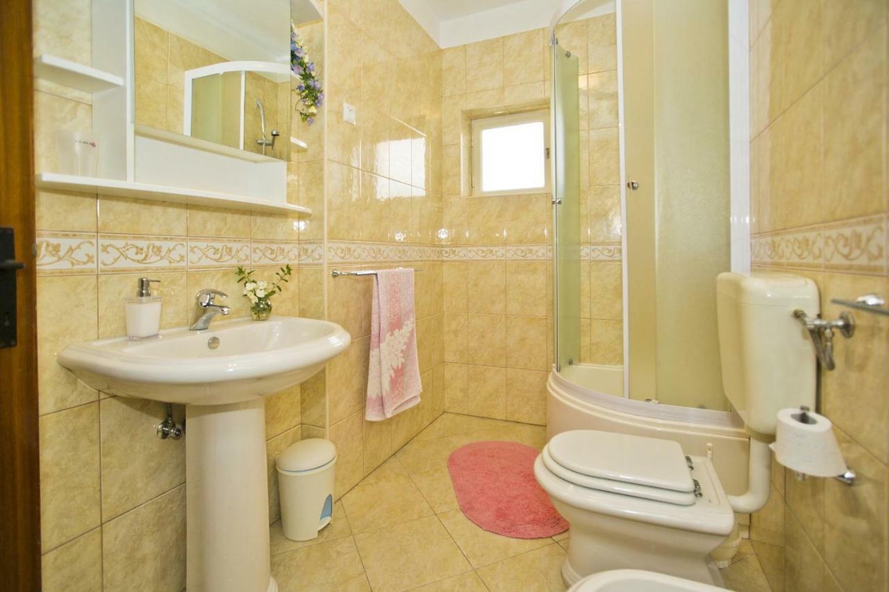 Appartement Close To Center, Quiet, With Parking