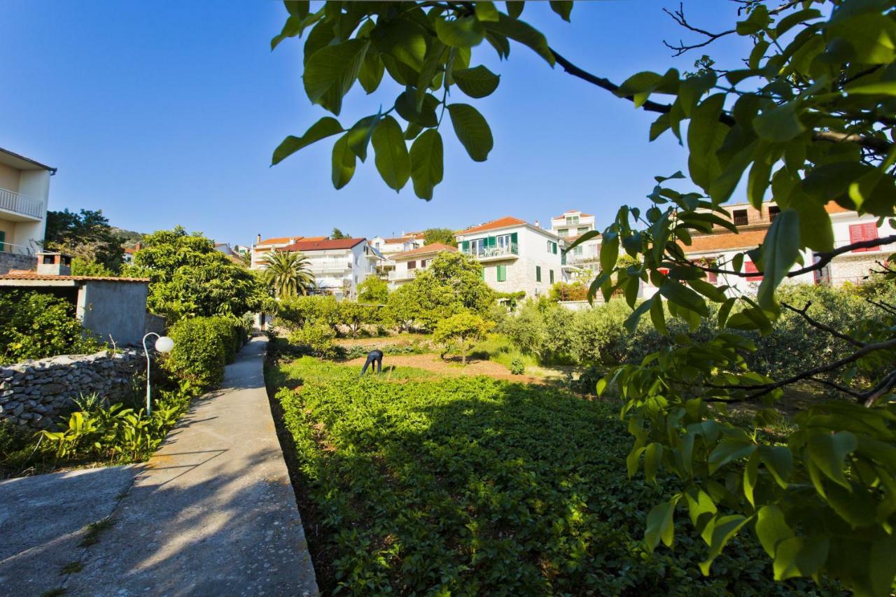 Close To Center, Quiet, With Parking Apartment Hvar Town